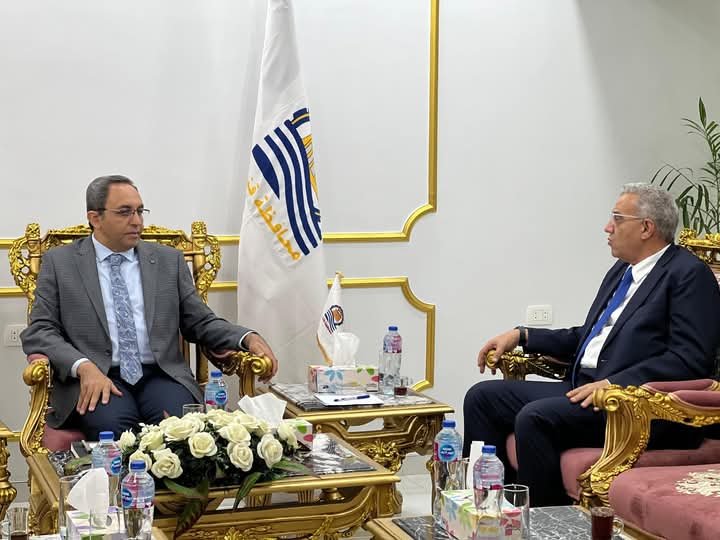 محافظ قنا يبحث مع رئيس شركة أسمنت قنا سبل تعزيز التعاون المجتمعي