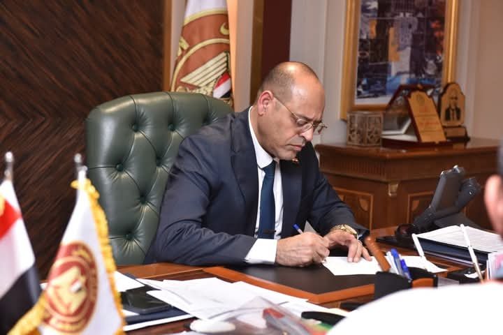 تعويضات تصل إلى 200 ألف جنيه لأسرة كل متوفي.. و20 ألفاً للمصاب .. وزير العمل يوجه بُسرعة متابعة عمالة غير منتظمة ضحايا حادث  انقلاب سيارة على طريق السويس الصحراوي