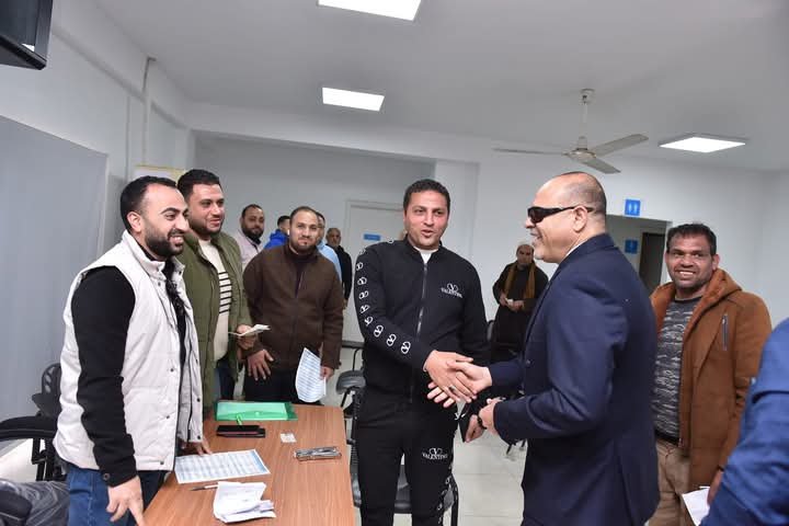 وزير العمل وسط العاملين المُرشحين للعمل في موسم حج 2025