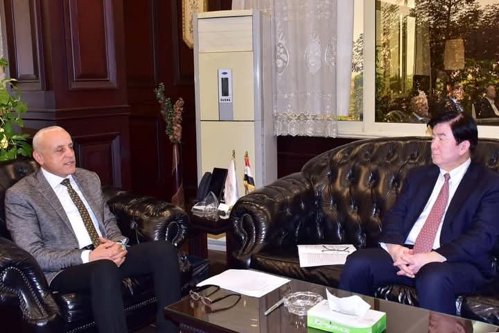 محافظ الأقصر يستقبل رئيس مجلس إدارة الاتحاد الصيني للفنون والآداب