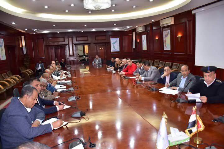 محافظ الأقصر يبحث خطة استعدادات شهر رمضان