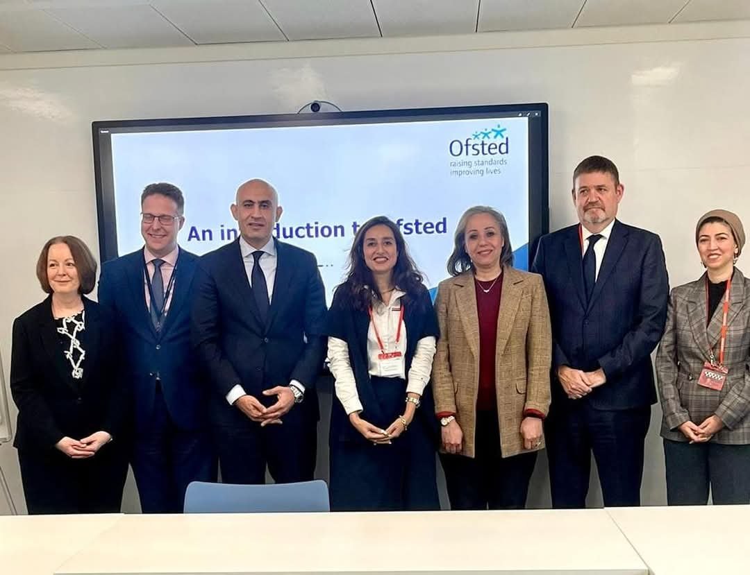 وزير التربية والتعليم يستعرض مع مدير أكاديمية “Ofsted” معايير اعتماد ومتابعة المدارس في بريطانيا
