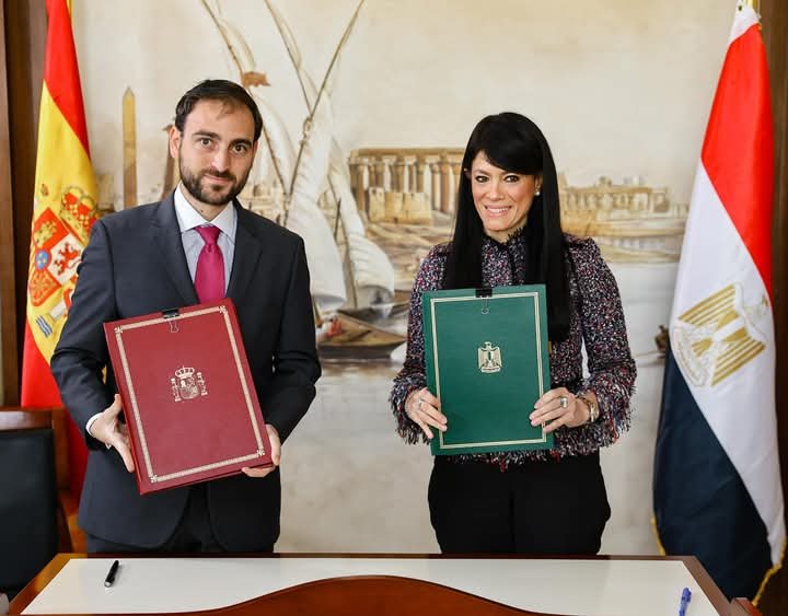 وزيرة التخطيط والتنمية الاقتصادية والتعاون الدولي توقّع مع السفارة الإسبانية منحة لإعداد دراسة جدوى امتداد الخط الأول لمترو القاهرة حتى شبين القناطر