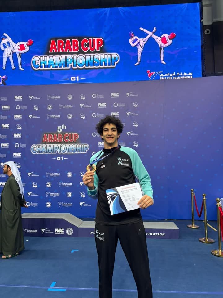 البطل المصري عبدالله عصام بن قرية شطورة يفوز بالميدالية الذهبية في بطولة كأس العرب للتايكواندو