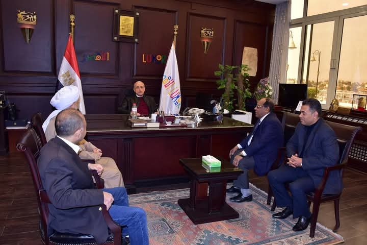 محافظ الأقصر يستقبل وفد العائلة الحجاجية لدعوته لحضور احتفالات العائلة