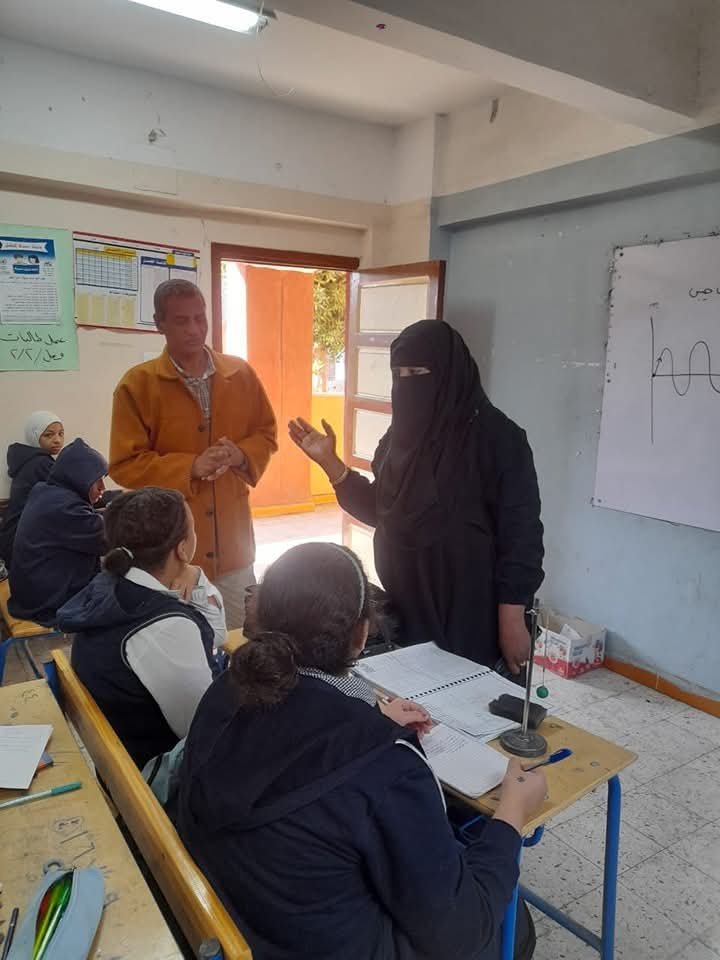 كوم امبو: ياسر عبدالحليل يتابع سير العملية التعليمية بالسيدة نفيسة الاعداديه 