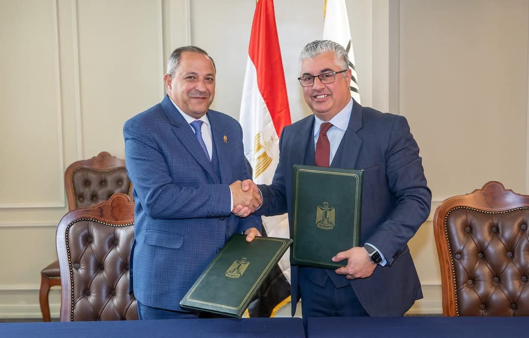 اقتصادية قناة السويس توقع عقود إنشاء ساحة شاحنات ذكية مع محافظة بورسعيد وشركتي إيجيترانس ونافذ إنترناشيونال