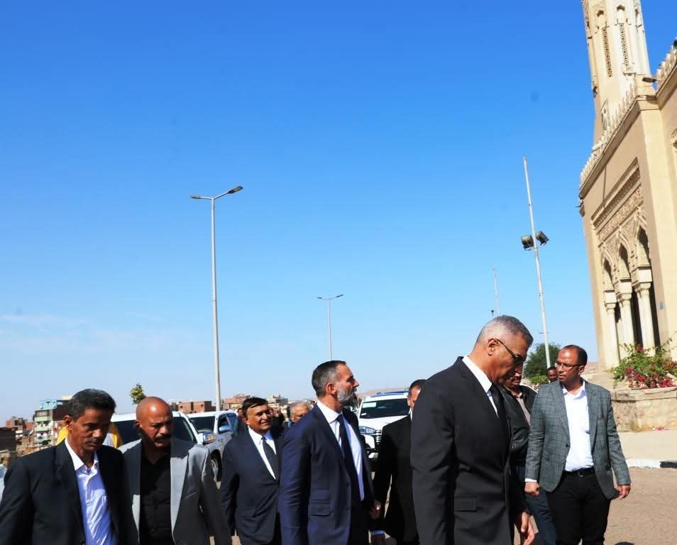 محافظ أسوان و الأغاخان الخامس يتفقدا المرحلة الثالثة من مشروع تطوير منطقة الطابية بدعم من مؤسسة أم حبيبة