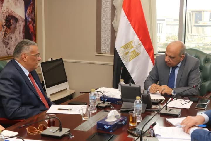 وزير الكهرباء والطاقة المتجددة يبحث مع رئيس “المنطقة الاقتصادية للمثلث الذهبي” فرص الاستثمار وتوفير التغذية الكهربائية اللازمة للتنمية واستغلال الموارد.