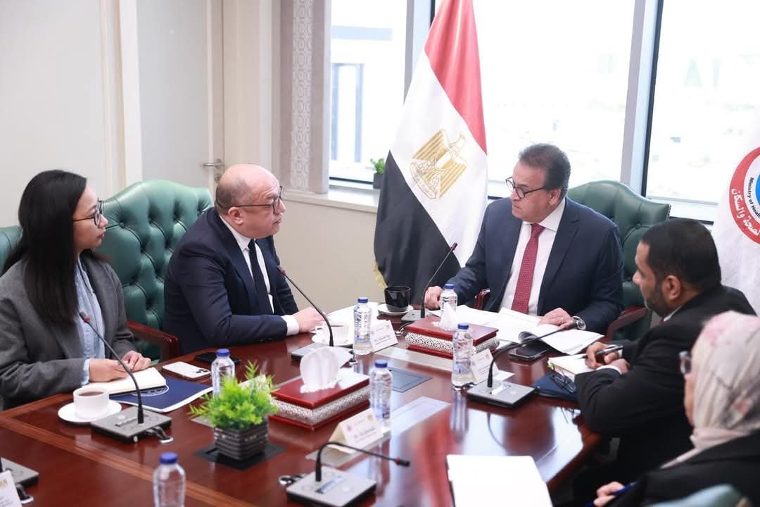 وزير الصحة يبحث مع سفير الفلبين بمصر سبل تعزيز التعاون في القطاع الصحي