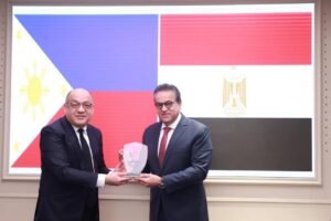 وزير الصحة يبحث مع سفير الفلبين بمصر سبل تعزيز التعاون في القطاع الصحي،مصر الساعة