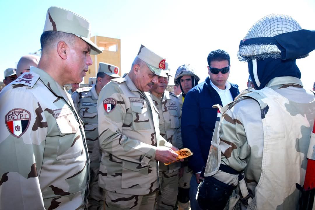 الفريق / أحمد خليفة رئيس أركان حرب القوات المسلحة يتفقد إجراءات التأمين على الإتجاه الإستراتيجى الغربى