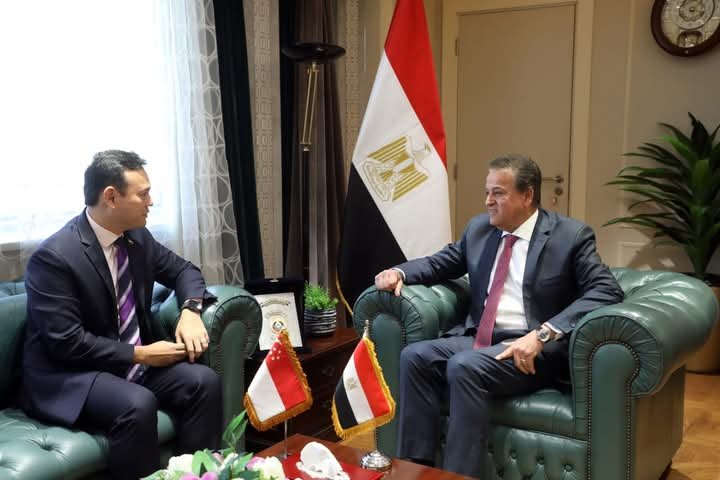 وزير الصحة يستقبل وزير الدولة الأول للدفاع والقوى العاملة بدولة سنغافورة لبحث التعاون في دعم الجهود الإغاثية للأشقاء الفلسطنيين