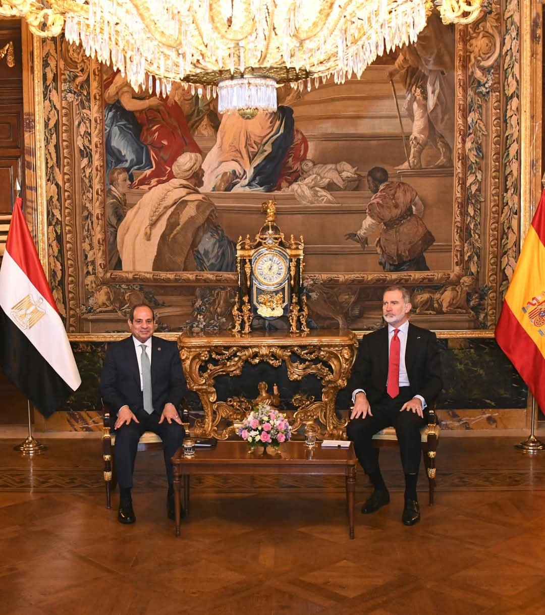 الرئيس السيسي يلتقي الملك فيليب السادس ملك أسبانيا في إطار الزيارة الرسمية التي يقوم بها إلى أسبانيا.