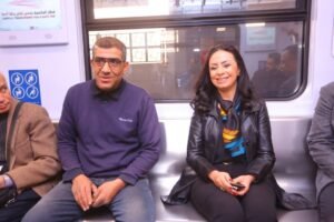 وزيرة التضامن الاجتماعي تستقل القطار الكهربائي لمقر الوزارة في العاصمة الإدارية الجديدة،مصر الساعة 