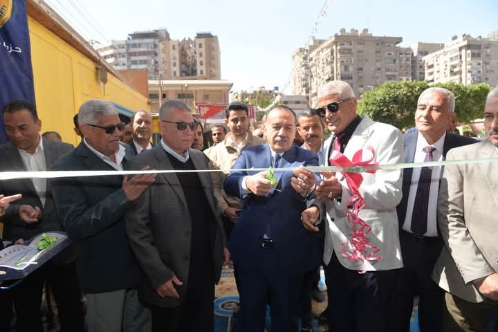 محافظ أسيوط يفتتح 4 معارض “أهلاً رمضان” بمركز أسيوط وحي شرق لتوفير السلع الغذائية للمواطنين بتخفيضات تصل إلى 30 %