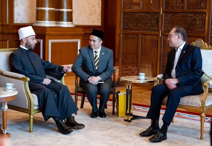 رئيس وزراء ماليزيا يستقبل وزير فى الأوقاف لتعزيز التعاون الديني والثقافي