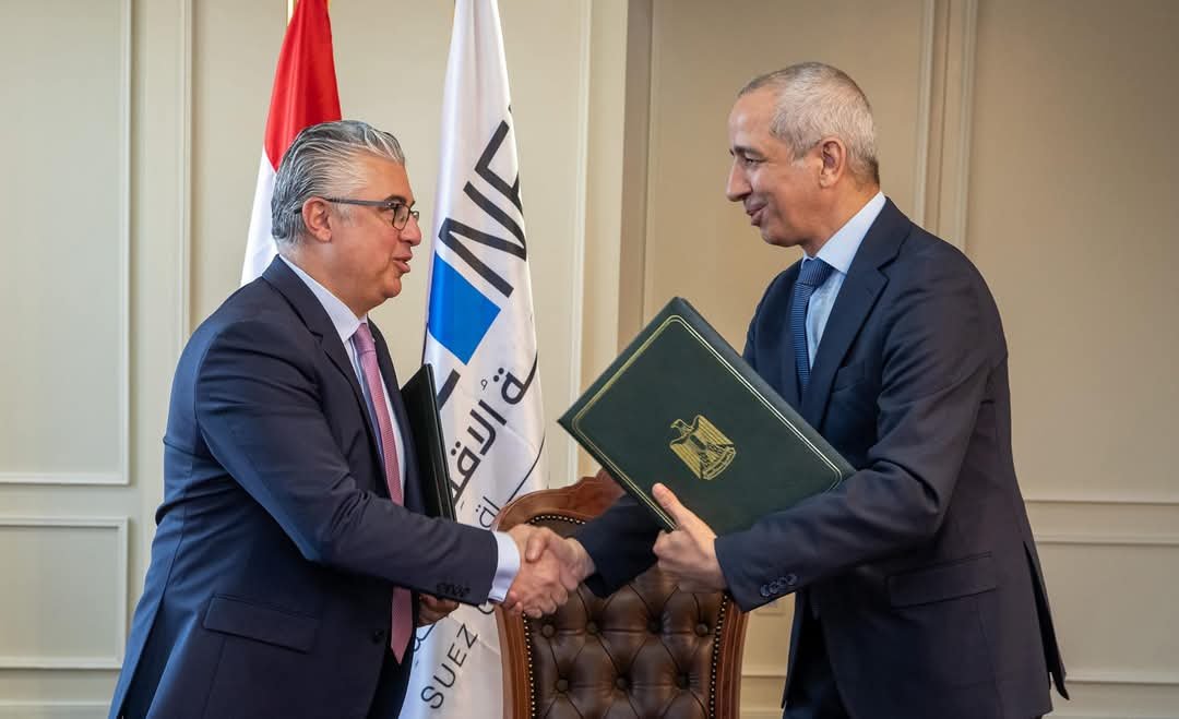 رئيس اقتصادية قناة السويس يُوقع عقد المرحلة الأولى لمشروع “أروغلو نيتينج” بالقنطرة غرب الصناعية لصناعة الملابس