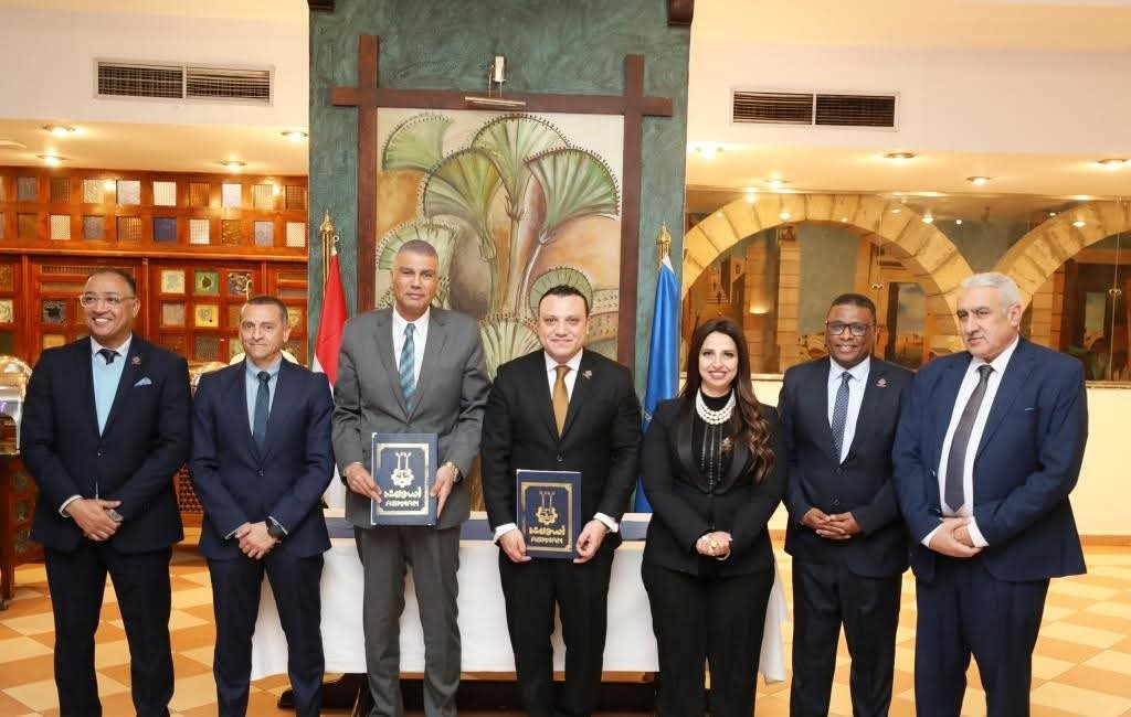 محافظ أسوان : توقيع مذكرة تفاهم بين المحافظة وتنسيقية شباب الأحزاب  لتعزيز التعاون المشترك