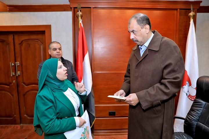 محافظ سوهاج يلتقي شباب رواد الأعمال