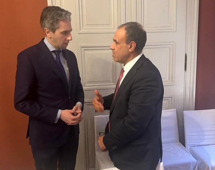 وزير الخارجية والهجرة يلتقى مع نائب رئيس وزراء وزير الخارجية والدفاع الأيرلندي