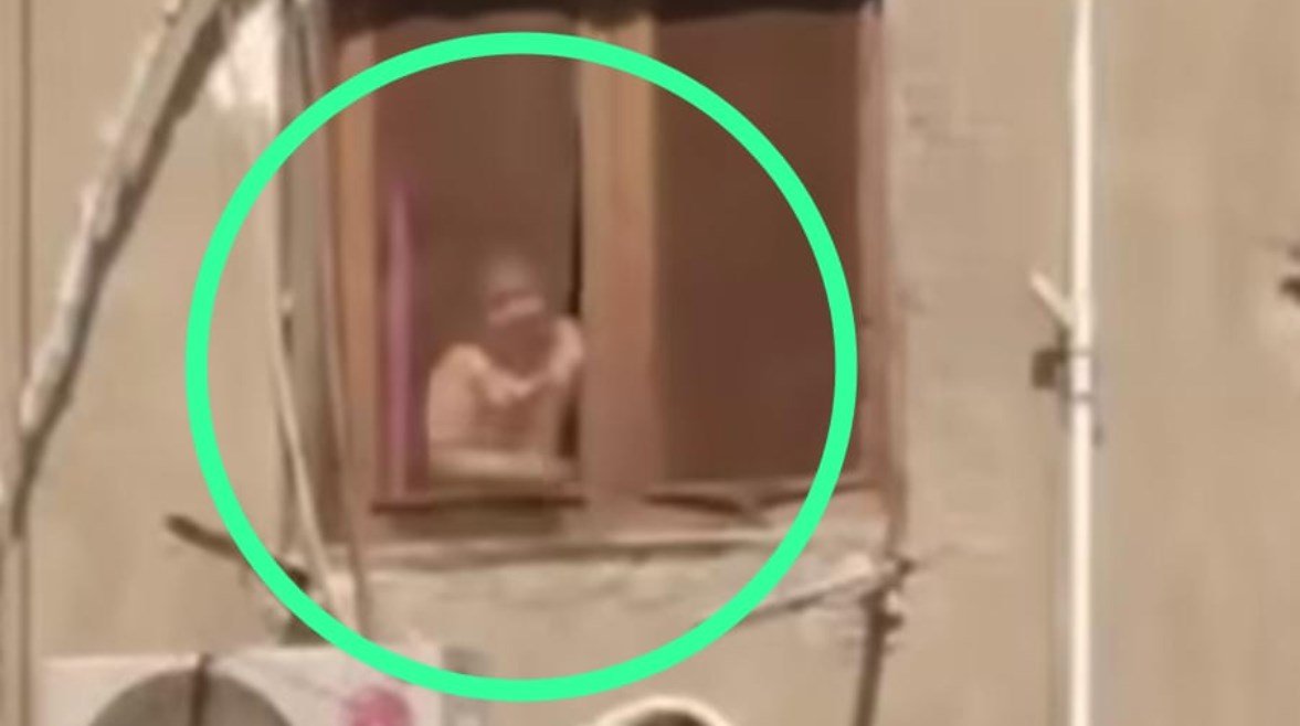 فيديو الطفلة الباكية