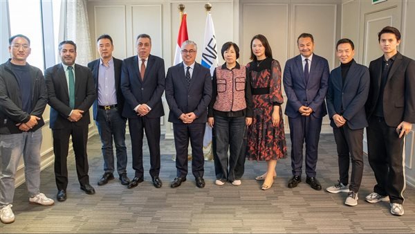 باستثمارات 28 مليون دولار.. توقيع عقود مشروعين جديدين بالقنطرة غرب لصناعات المنسوجات