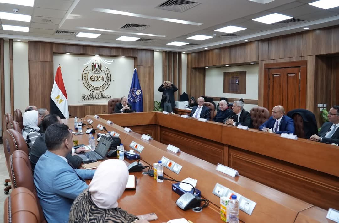 رئيس هيئة الدواء يجتمع مع أعضاء الغرف التجارية للدواء لمناقشة تحديث وتطوير سياسات التسعير