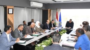 محافظ أسوان .. تقديم التسهيلات والحوافز المختلفة لجذب المزيد من الفرص الإستثمارية وإقامة مشروعات كثيفة العمالة،مصر الساعة 