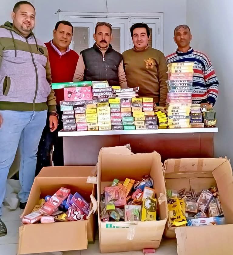 محافظ سوهاج يتابع جهود الوحدات المحلية بالتعاون مع الجهات المعنية للقضاء على ظاهرة انتشار الألعاب الناريةحملات مكثفة على أماكن تداول الألعاب النارية والشماريخ