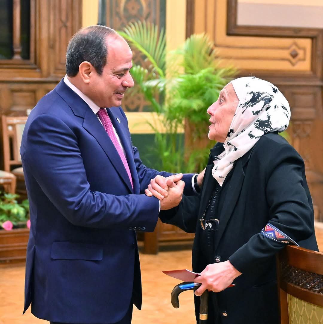 السيسي يحتفل بعيد الام و المرأة المثاليةالمصرية