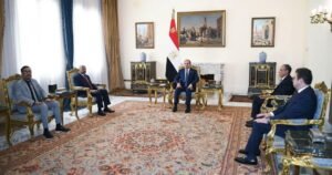 السيسي يؤكد لوزير خارجية إريتريا دعم مصر للصومال في مكافحة الإرهاب ووحدة وسلامة أراضيه ،مصر الساعة