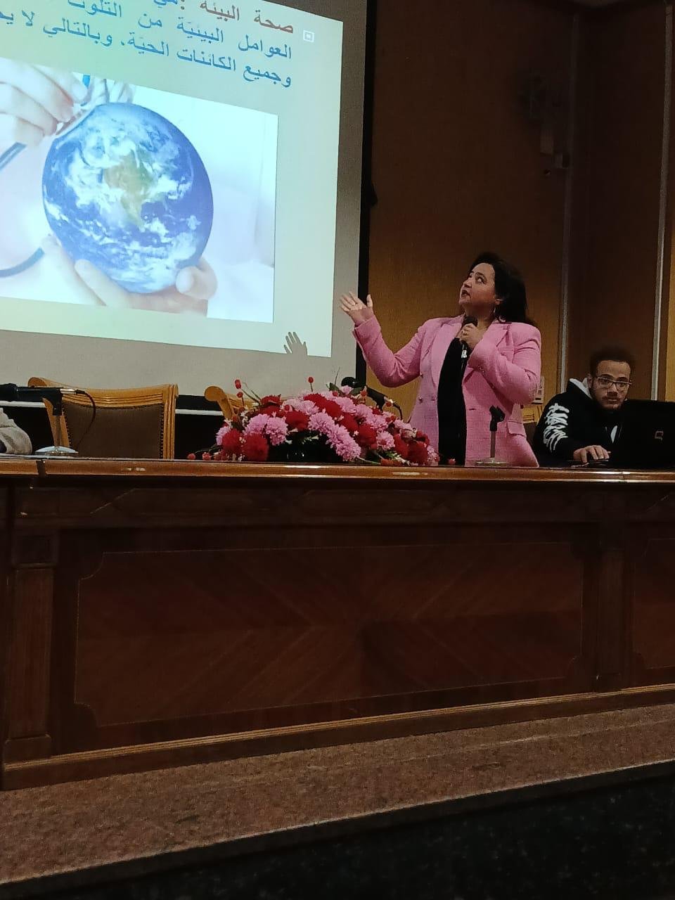 ندوة جامعة عين شمس عن “حساب البصمة الكربونية” والتصدى للتغيرات المناخية