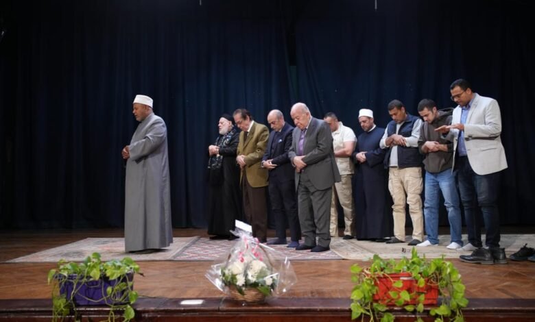 صلاة المغرب داخل الكنيسة الأسقفية خلال إفطار المحبة