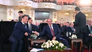 الرئيس السيسي يشارك نظيره الفرنسي منتدى رجال الأعمال المصري الفرنسي المشترك ،مصر الساعة 