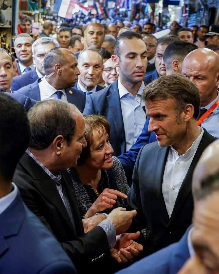 الرئيس الفرنسي”ماكرون” يصل القاهرة في زيارة رسمية