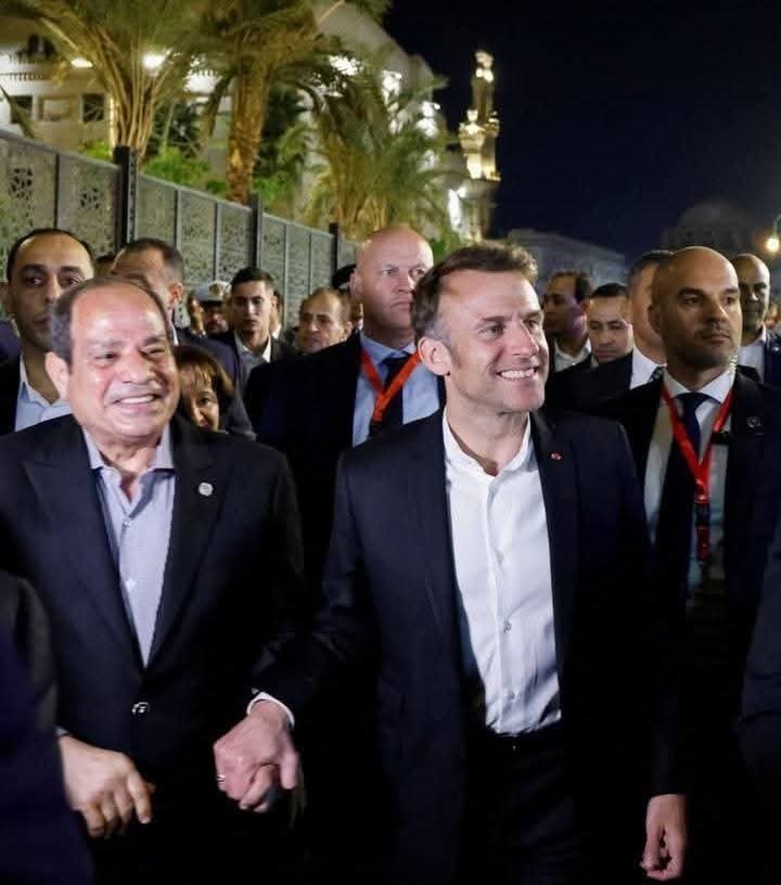 السيسي يصطحب ماكرون في جولة بخان الخليلي