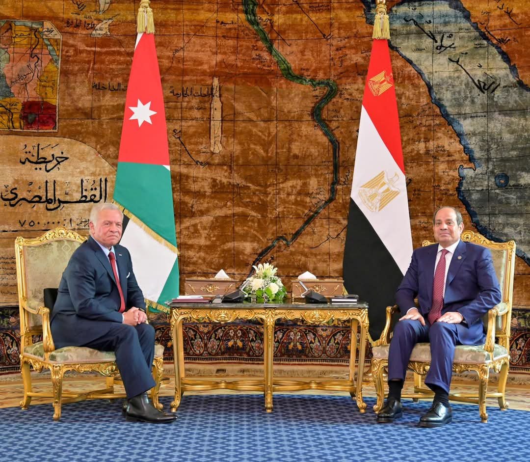 السيسي يستقبل العاهل الأردني علي هامش القمة الثلاثية المصرية الاردنية الفرنسية