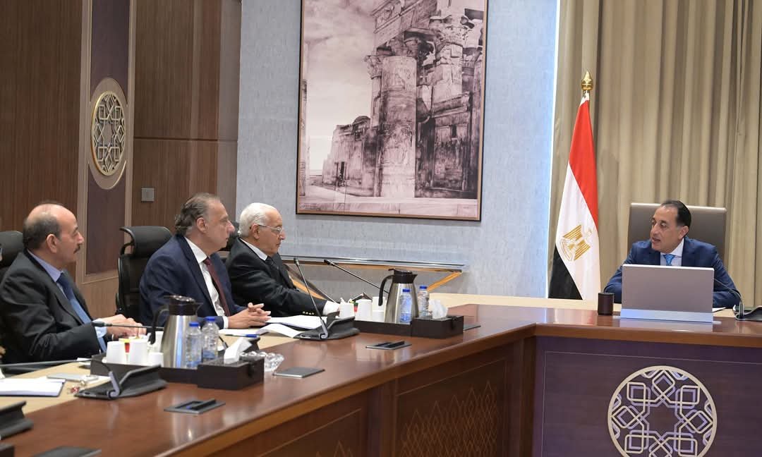 علي ضوء التداعيات الإقليمية والدولية الراهنة.. رئيس الوزراء يلتقي أعضاء اللجنة الاستشارية للشئون السياسية