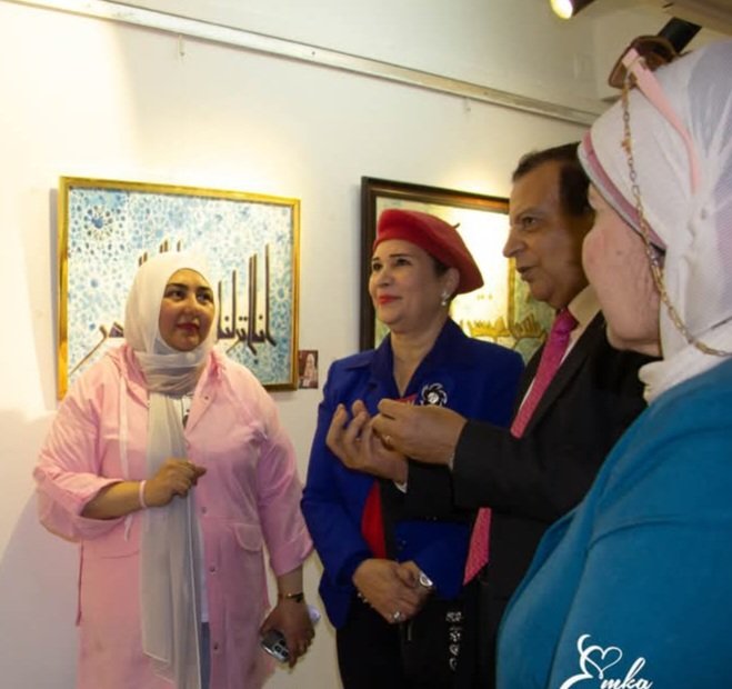 الفنانة هدى قدري لوحاتها تتسم بزخارف الخط العربي والروحانية