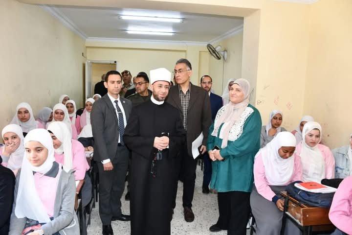 وزير الأوقاف يتفقد معهد التمريض التابع لمستشفى الدعاة