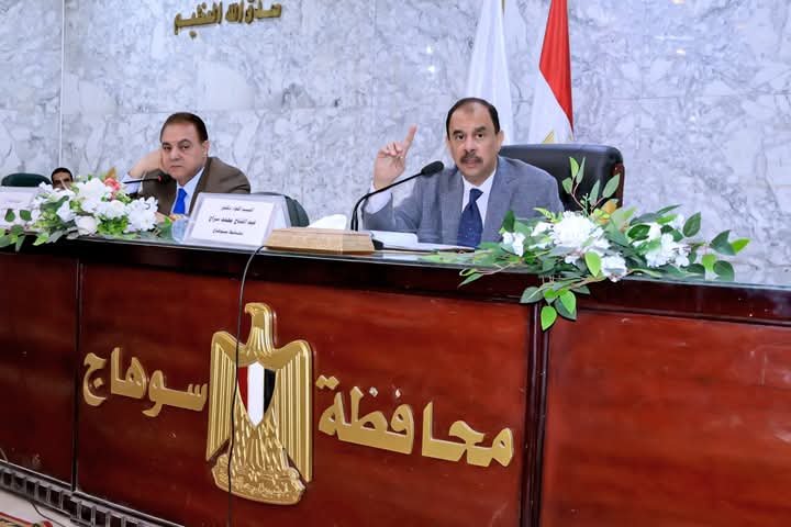 محافظ سوهاج يبحث استعدادات المحافظة لاستقبال أعياد القيامة وشم النسيم .. ويناقش عدد من الملفات التي تهم المواطنين