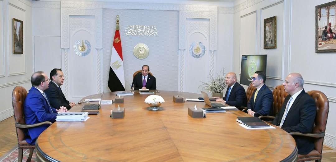 السيسي: ضرورة خلق مناخ استثماري أكثر تنافسية ودعم الصناعة الوطنية وزيادة الصادرات المصرية