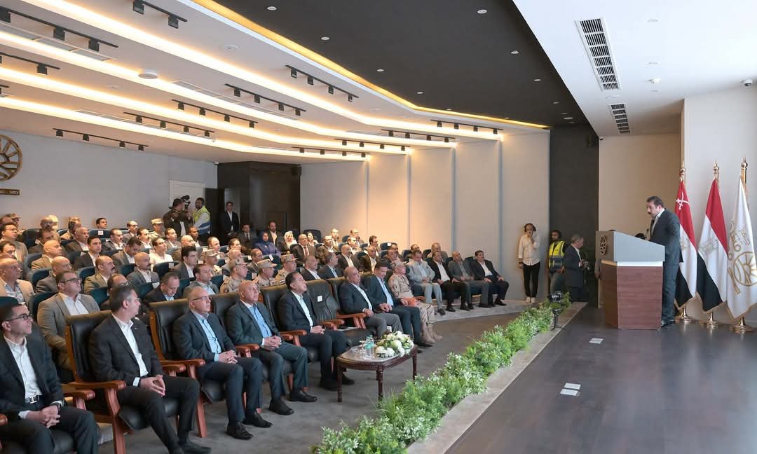 رئيس الوزراء يستمع لعرض تقديمي حول مشروعات ومجالات التنمية لجهاز مستقبل مصر في جميع أنحاء الجمهورية