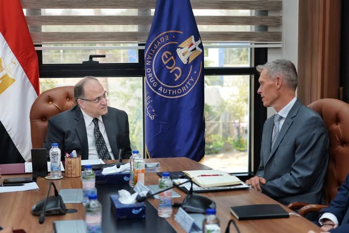 هيئة الدواء تبحث سبل تعزيز التصنيع المحلي للأدوية مع شركة باير ليمتد إيجيبت والتعاون فى المبادرة الرئاسية لتنمية الأسرة المصرية