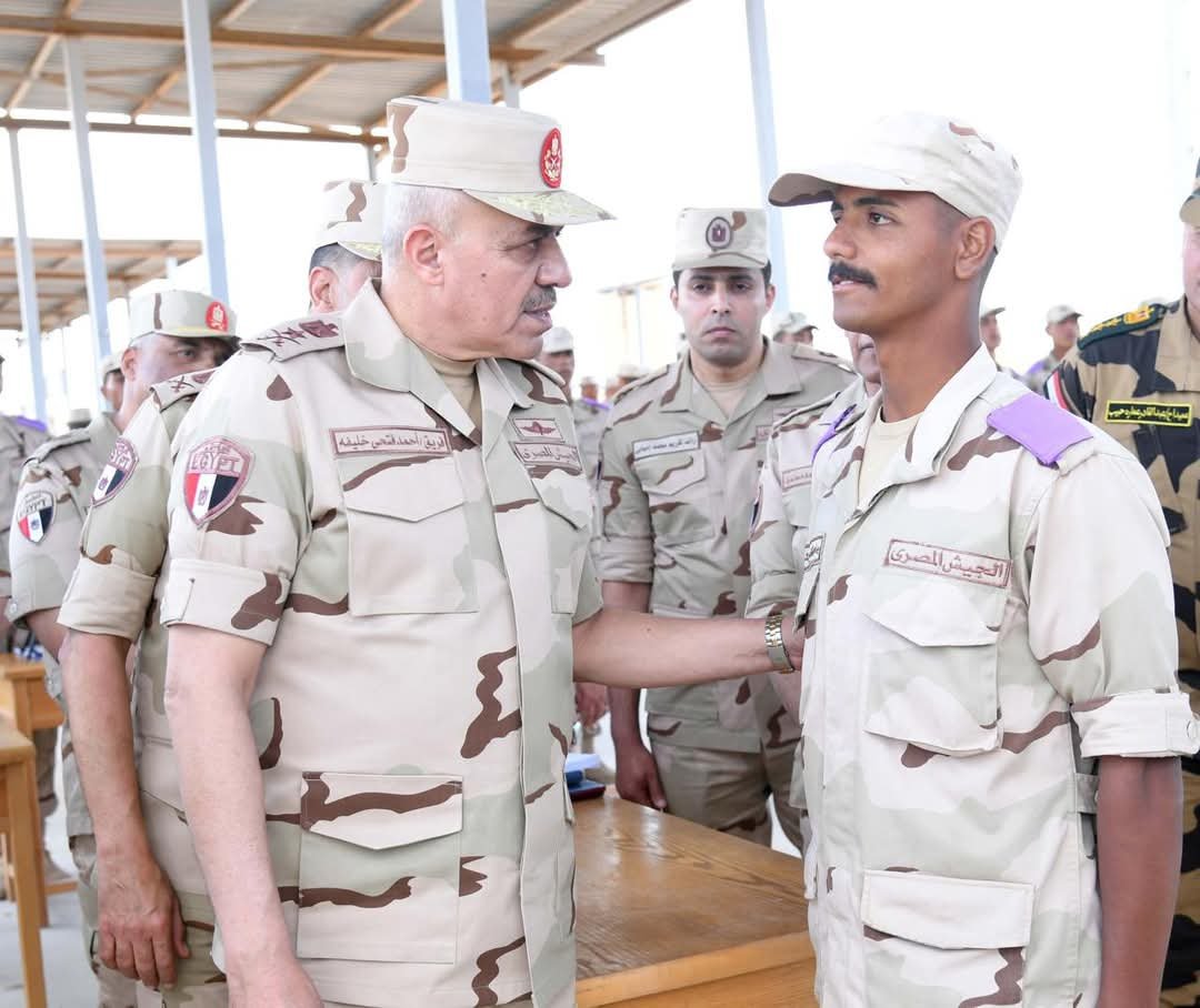 رئيس أركان حرب القوات المسلحة يتفقد المنظومة التعليمية بمعهد ضباط الصف المعلمين ويلتقى بأعضاء هيئة التدريس والطلبة