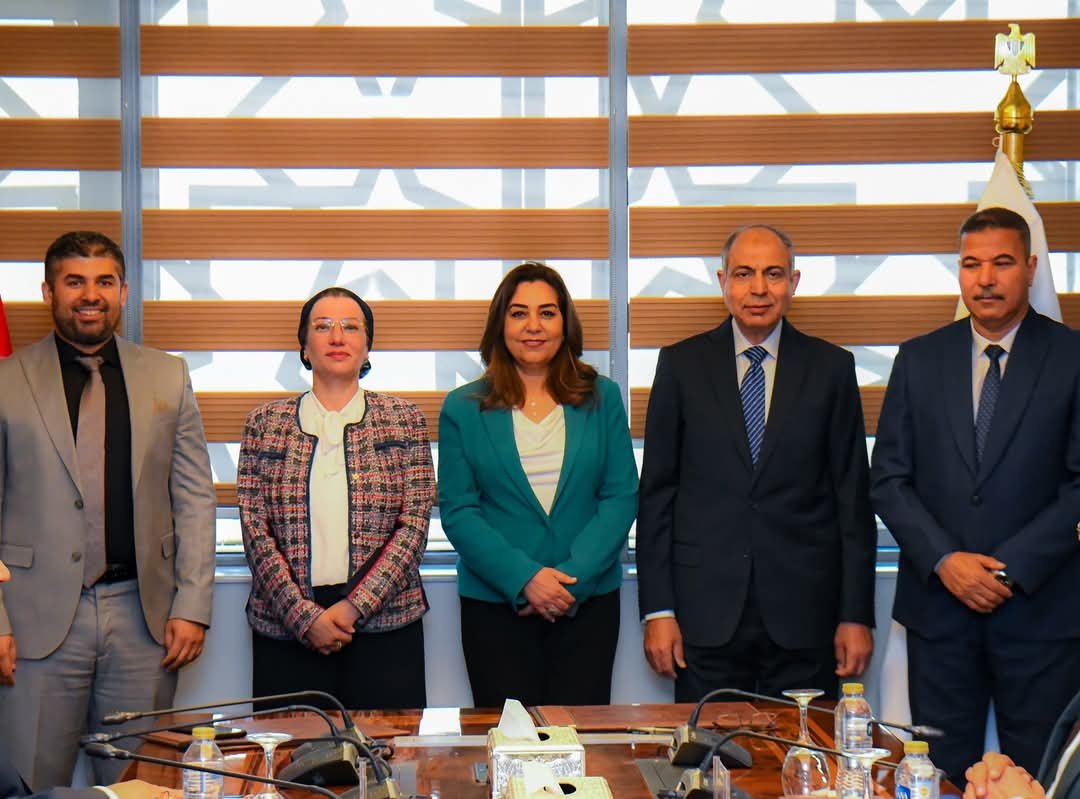 وزيرتا البيئة والتنمية المحلية ومحافظ المنيا يشهدون توقيع عقد إدارة وتشغيل مصنع تدوير المخلفات البلدية