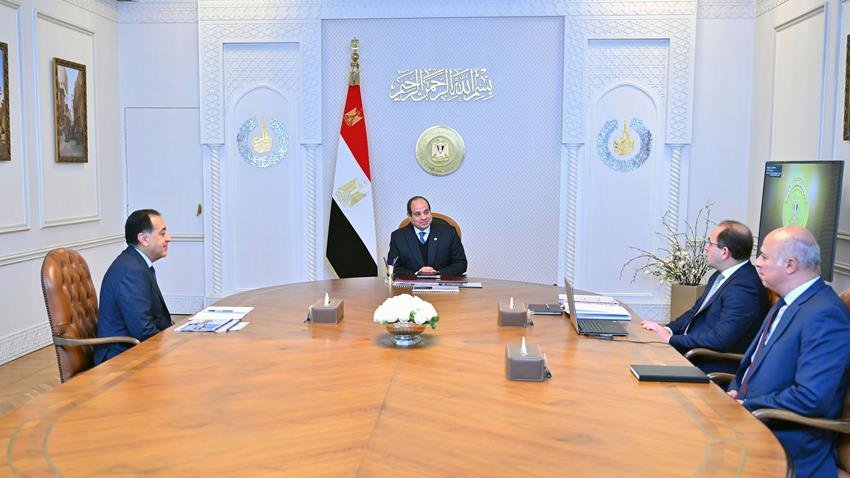 الرئيس السيسي يتابع مؤشرات الاقتصاد الكلي والاصلاحات الاقتصادية”مع الحكومة 
