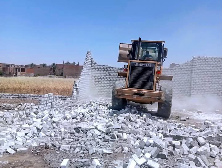 ضمن الموجة 25 لإزالة التعديات..محافظ سوهاج: إزالة 152 حالة تعدٍ على الأراضي الزراعية وأملاك الدولة خلال أسبوع