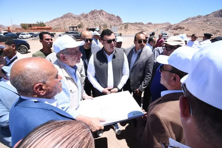 وزير الإسكان يتفقد أعمال تطوير طريقي كمين النبي صالح وأعمال توسعة ورفع كفاءة طريق سانت كاترين بموقع “التجلى الأعظم فوق أرض السلام” بسيناء